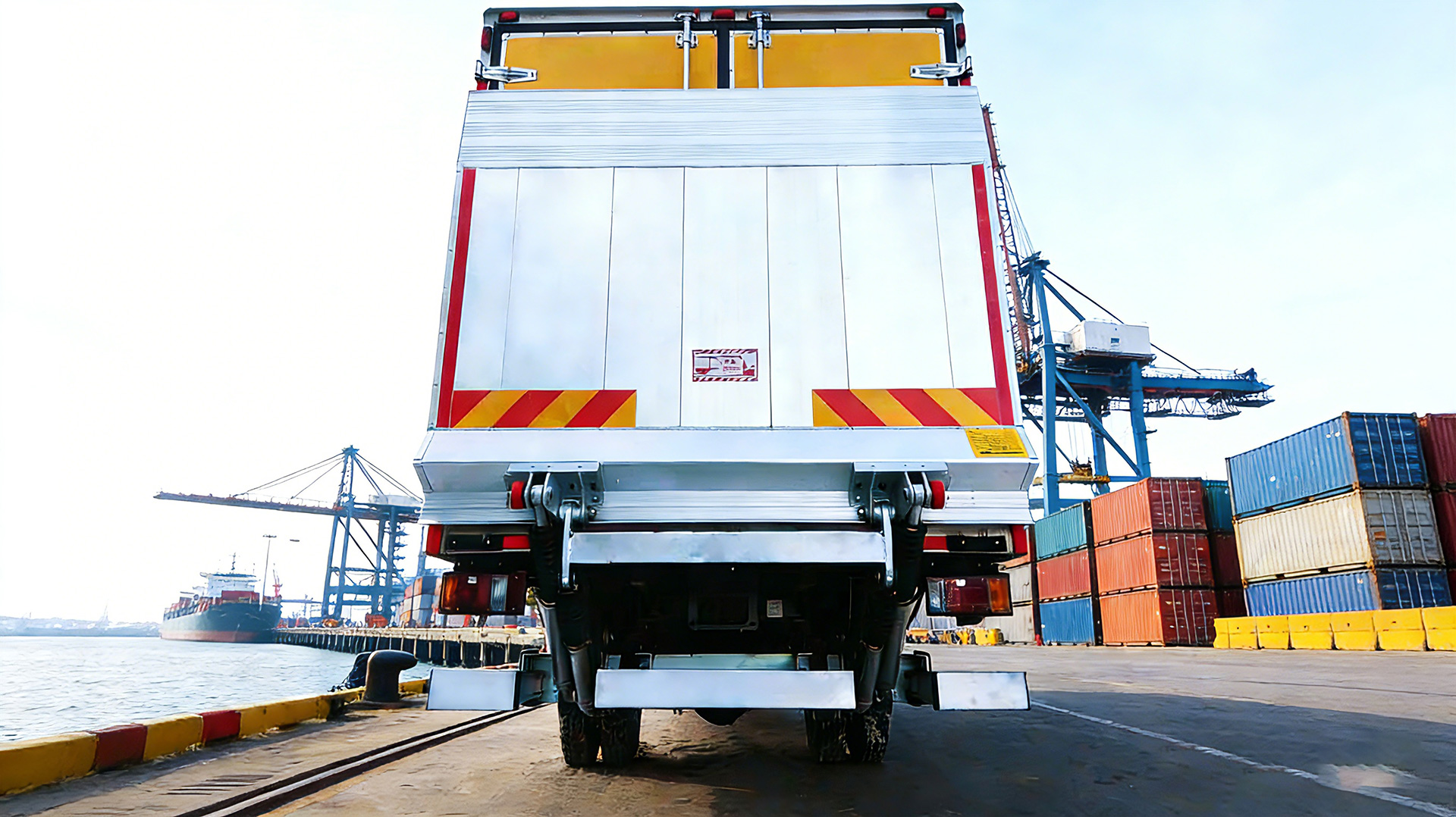 Beauway Tail Lifts Four Hydraulic Cylinders